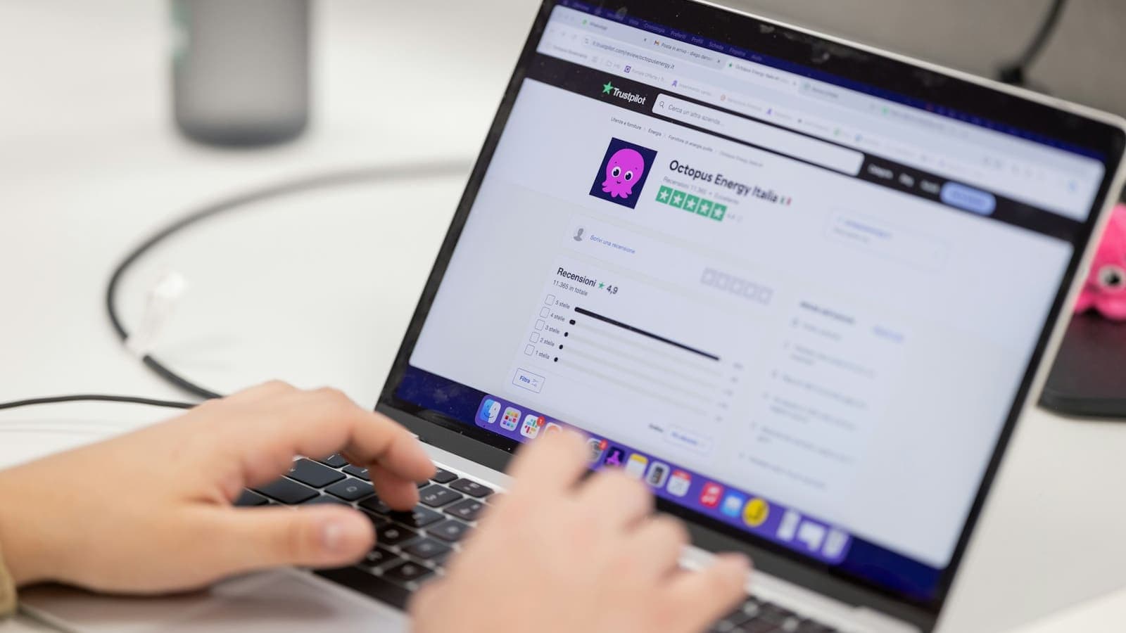 AI Agent tổng hợp phản hồi khảo sát khách hàng ra sao?