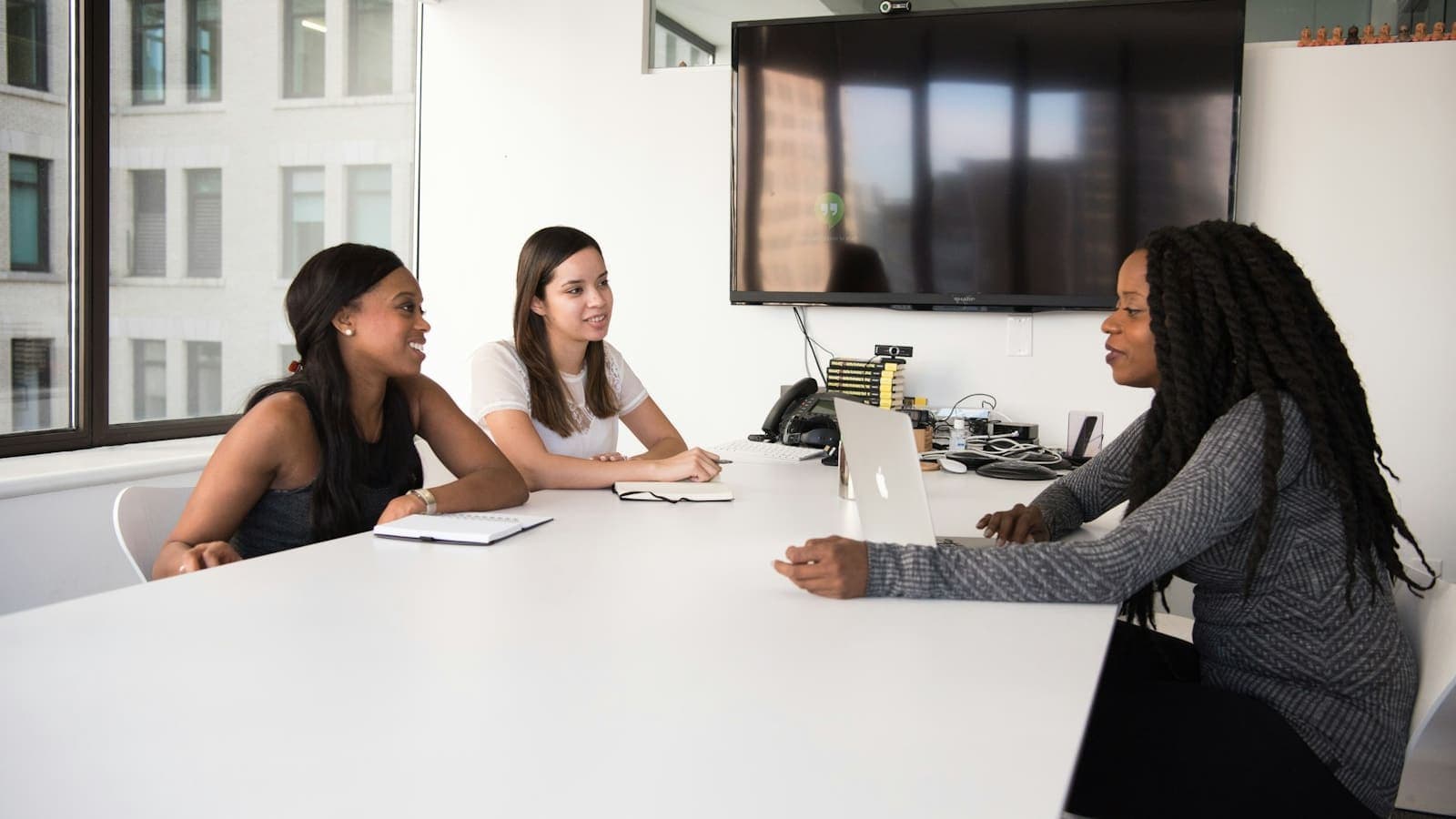 AI Agent có thể tra cứu chính sách nhân sự mà không làm lộ dữ liệu nội bộ không?