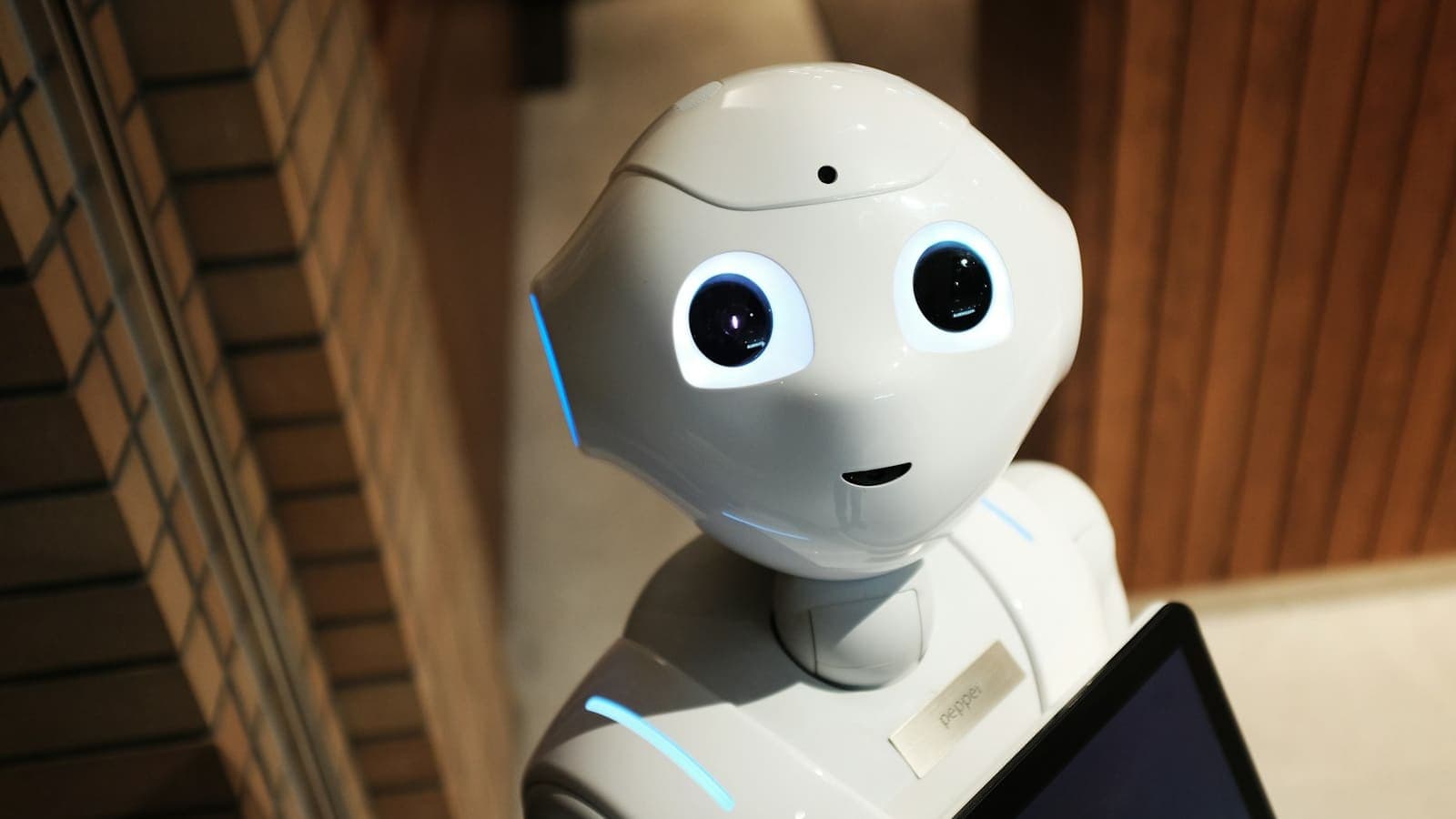 Từ chatbot đơn giản đến AI Agent: Khi nào doanh nghiệp thực sự cần nâng cấp?