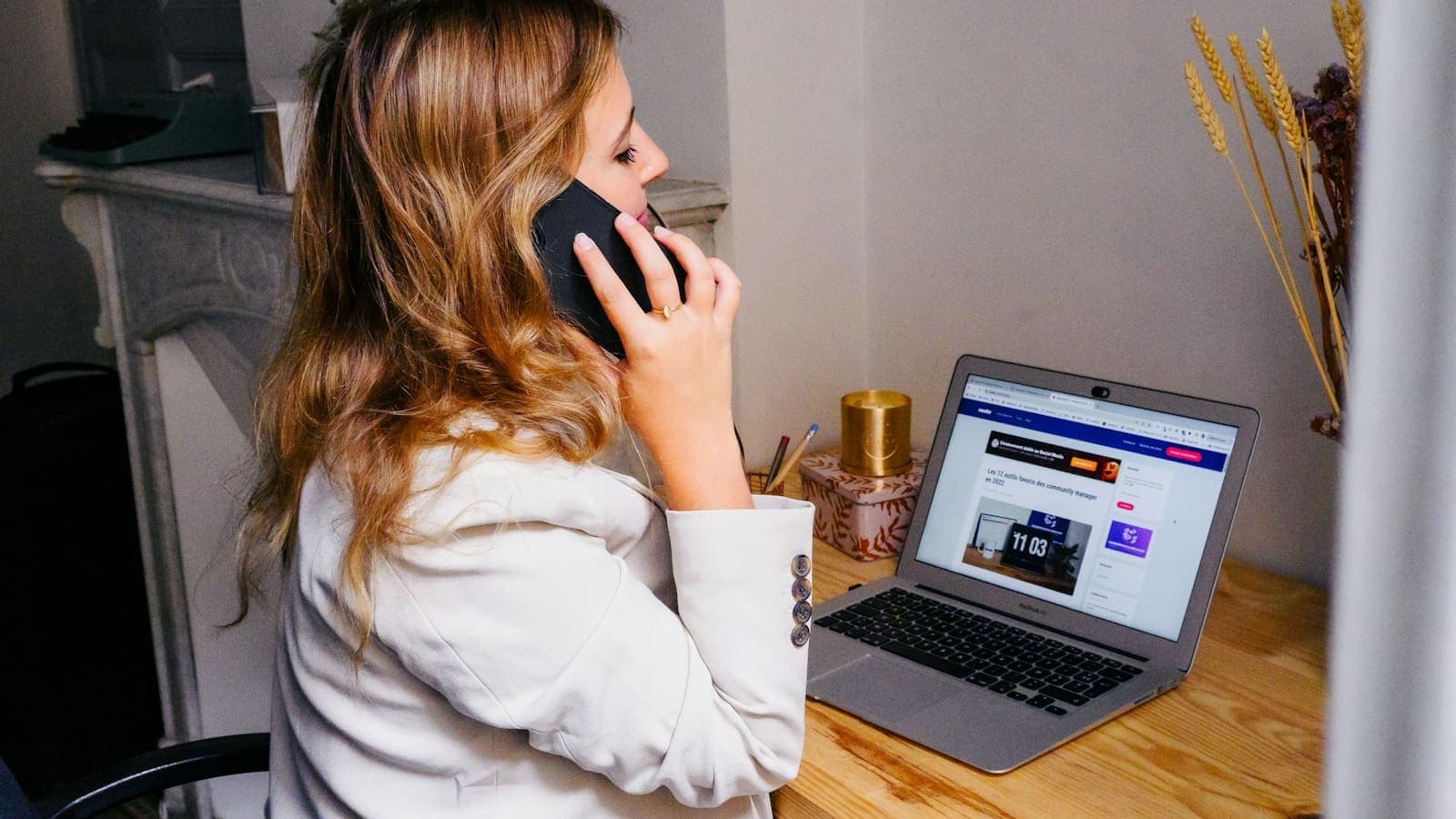 Customer identity resolution giúp AI Agent nhận diện khách đa kênh ra sao?