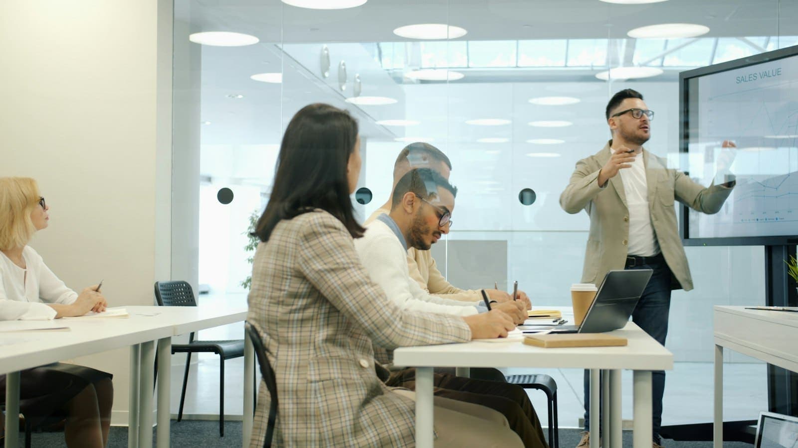 Đào tạo nhân viên sử dụng AI Agent hiệu quả: nội dung theo từng vai trò