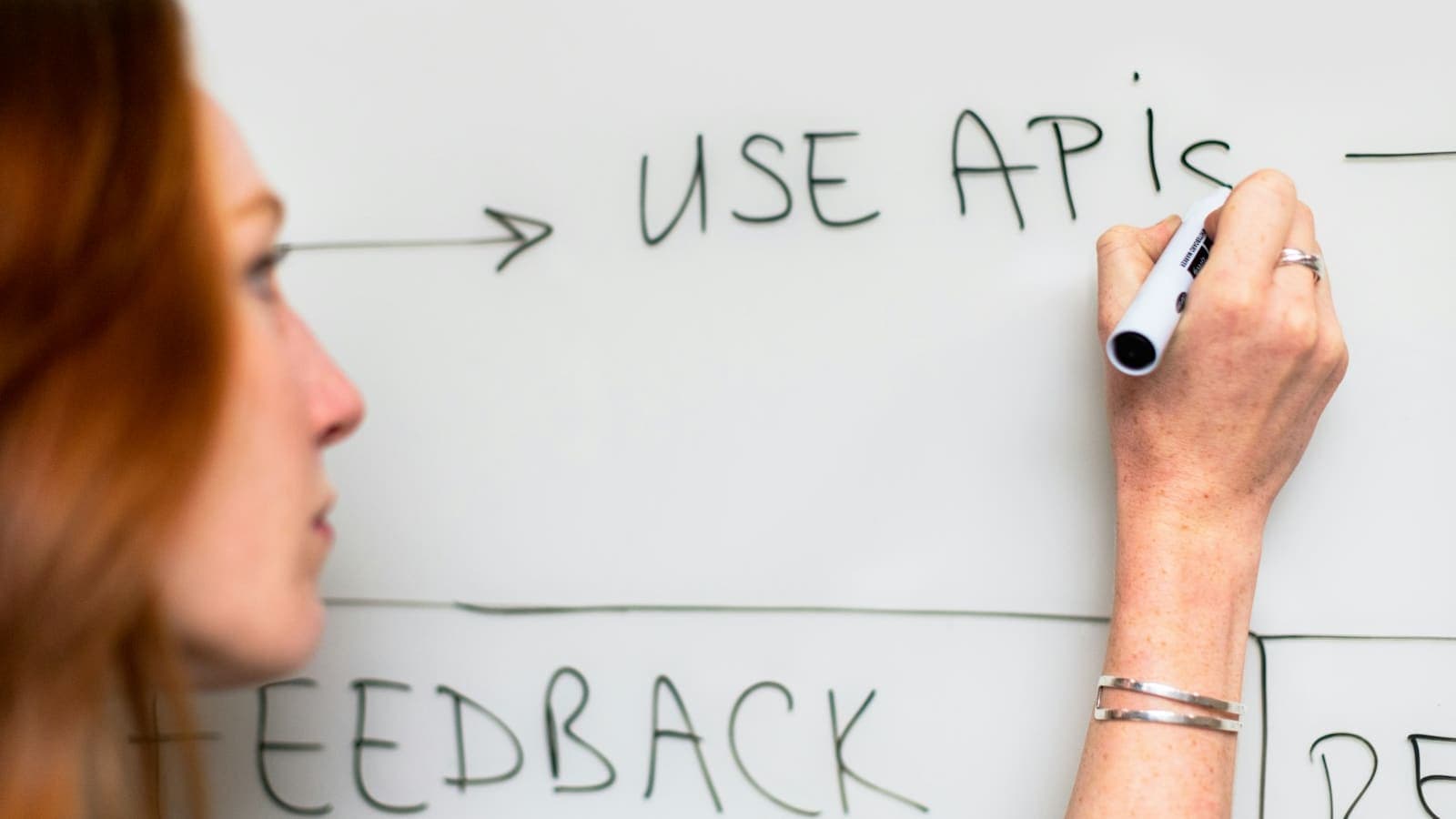 Human feedback loop giúp AI Agent cải thiện ra sao?