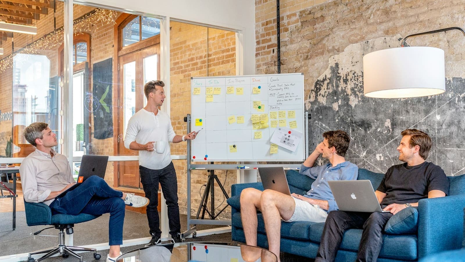 Quản lý thay đổi khi triển khai AI Agent: giúp nhân viên chấp nhận cách làm mới